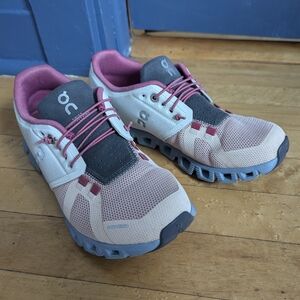 Size 7 On Cloud 5 (Ice/Prairie) Women's Shoes